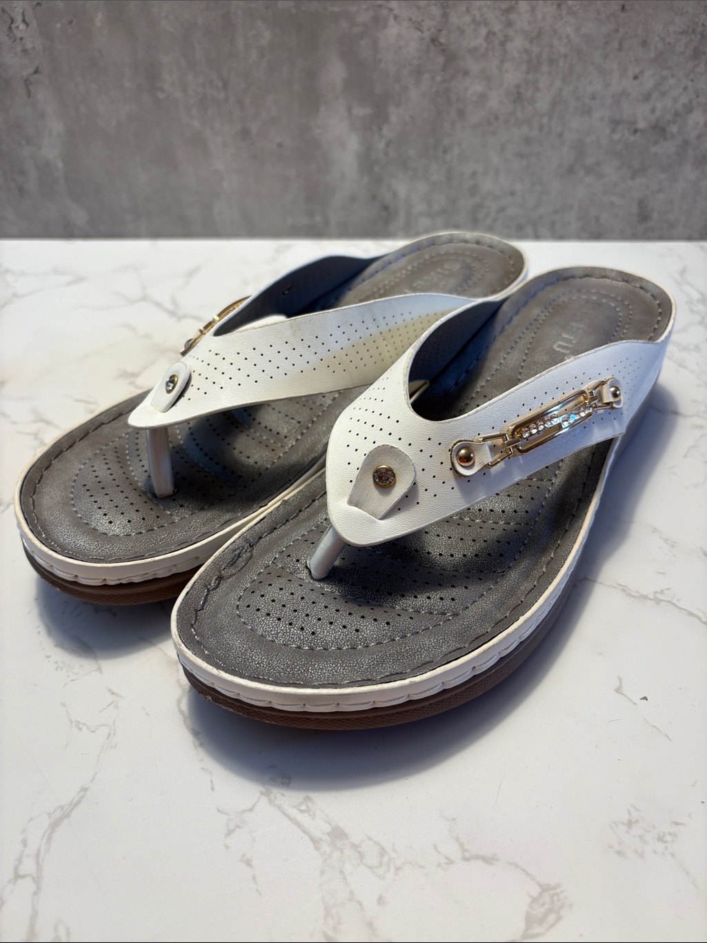 Siketu Women’s Like New White Sandals Size 42 (11.5) With Gold Accents